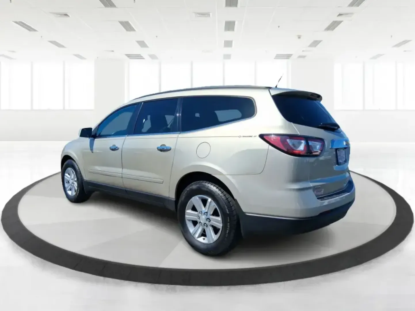 2016 Chevrolet Traverse 2LT (1GNKVHKD6GJ) with an 3.6L V-6 gasoline direct injection engine, 6-Speed Automatic transmission, located at 1184 Kauffman Ave, Fairborn, OH, 45324, (937) 908-9800, 39.807072, -84.030914 - Big weekends, busy school mornings, and long commutes feel a lot easier when you've got a roomy SUV that can handle passengers, cargo, and Ohio weather in one comfortable package. This **2016 Chevrolet Traverse 2LT** is built for real life-whether you're shuttling kids to activities, heading out for - Photo#3