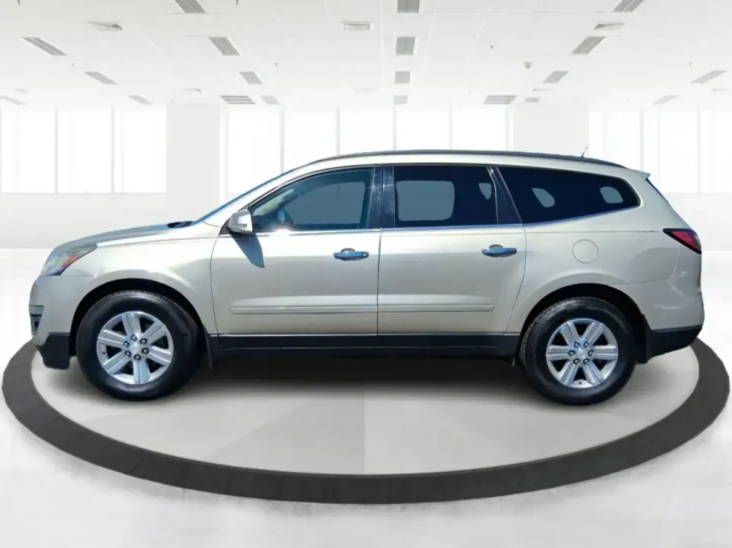 2016 Chevrolet Traverse 2LT (1GNKVHKD6GJ) with an 3.6L V-6 gasoline direct injection engine, 6-Speed Automatic transmission, located at 1184 Kauffman Ave, Fairborn, OH, 45324, (937) 908-9800, 39.807072, -84.030914 - Big weekends, busy school mornings, and long commutes feel a lot easier when you've got a roomy SUV that can handle passengers, cargo, and Ohio weather in one comfortable package. This **2016 Chevrolet Traverse 2LT** is built for real life-whether you're shuttling kids to activities, heading out for - Photo#4