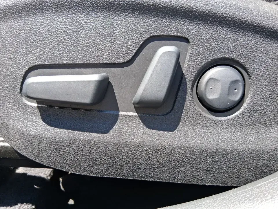 2018 Hyundai Tucson SEL (KM8J33A43JU) with an Nu 2L I-4 gasoline direct injection engine, 6A transmission, located at 4508 South Dixie Dr, Moraine, OH, 45439, (937) 908-9800, 39.689976, -84.218452 - Need a practical SUV that fits real life in the Miami Valley-school runs, I-75 commutes, and weekend getaways to Cox Arboretum or Carillon Historical Park? This 2018 Hyundai Tucson SEL in Coliseum Gray is a smart, comfortable choice for drivers who want SUV versatility without the bulky feel, and it - Photo#17