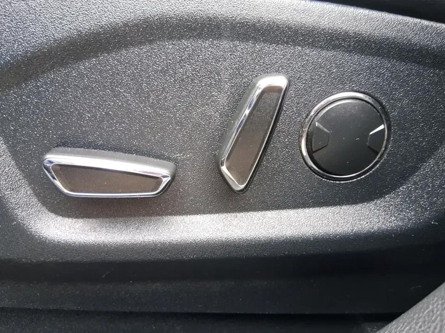 2016 Ford Edge Titanium (2FMPK3K87GB) with an 3.5L V6 DOHC 24V engine, 6A transmission, located at 401 Woodman Dr, Riverside, OH, 45431, (937) 908-9800, 39.760899, -84.123421 - Road-trip weekends to Hocking Hills, daily commutes down I675, and school drop-offs around Riverside all feel easier when you've got a comfortable, feature-packed SUV that fits real life. This 2016 Ford Edge Titanium in Shadow Black delivers the kind of refined ride and smart tech that makes every m- Photo#18