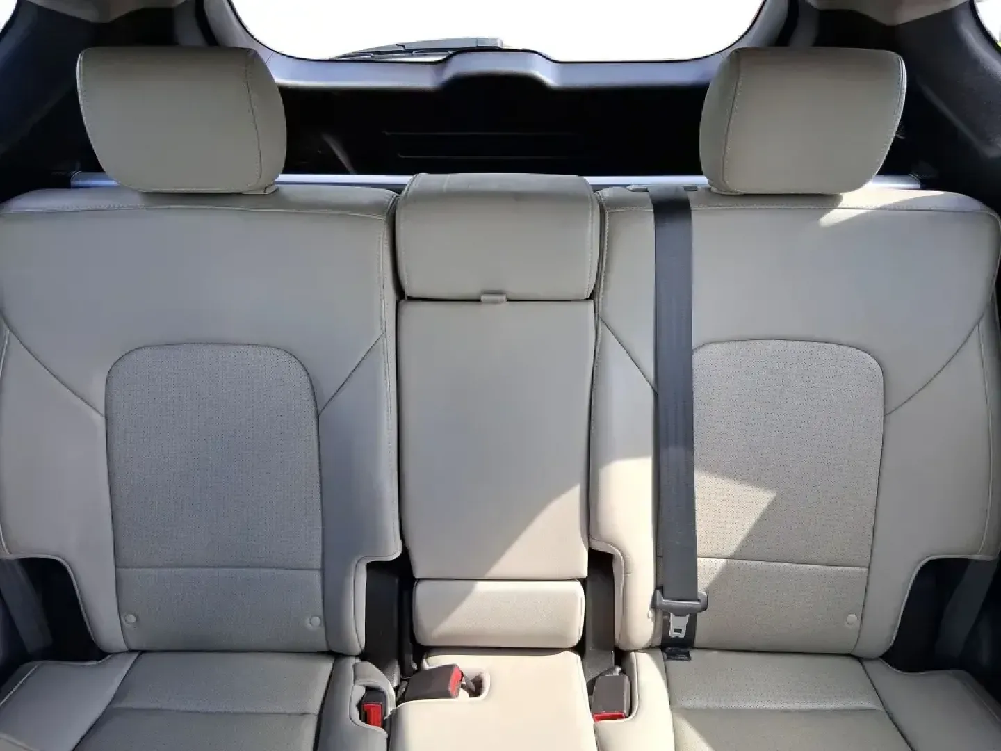 2015 Hyundai Santa Fe 2.4L (5XYZUDLB3FG) with an Theta II 2.4L I-4 gasoline direct injection engine, 6-Speed Automatic transmission, located at 1230 East Main St, Xenia, OH, 45385, (937) 908-9800, 39.688026, -83.910172 - Pack up the kids, load the cooler, and point your weekend plans toward the open road-this 2015 Hyundai Santa Fe 2.4L in Platinum Graphite is the kind of SUV that fits real life in Riverside. Whether you're commuting down I-75, running errands along Woodman Dr, or heading out for a day at Eastwood Me - Photo#14