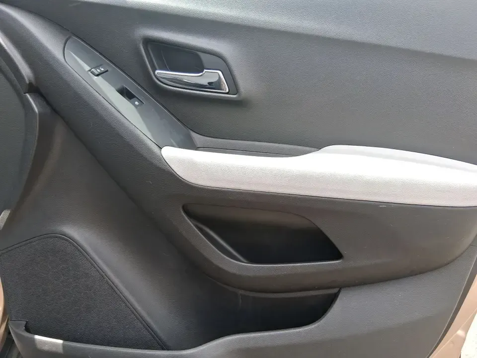 2018 Chevrolet Trax LT (3GNCJLSB1JL) with an ECOTEC 1.4L I-4 DOHC engine, 6A transmission, located at 4508 South Dixie Dr, Moraine, OH, 45439, (937) 908-9800, 39.689976, -84.218452 - Need a small SUV that fits city parking, handles daily commutes, and still has room for weekend getaways to Carillon Historical Park or a quick run down I75? This 2018 Chevrolet Trax LT is built for real-life Moraine and Dayton-area driving-easy to maneuver, comfortable for long stretches on South D - Photo#19