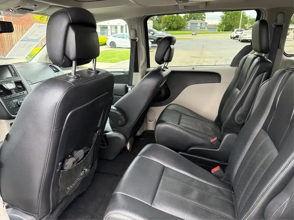 2015 Chrysler Town and Country Touring-L (2C4RC1CG9FR) with an 3.6L V-6 DOHC engine, 6-Speed Automatic transmission, located at 1230 East Main St, Xenia, OH, 45385, (937) 908-9800, 39.688026, -83.910172 - Road-trip ready and kid-hauler approved, this 2015 Chrysler Town and Country Touring-L is built for real life in Xenia-school drop-offs, long commutes to Dayton, and weekend runs to Caesar Creek State Park with the whole crew and everyone's gear. With its comfortable cabin, family-friendly tech, a - Photo#10