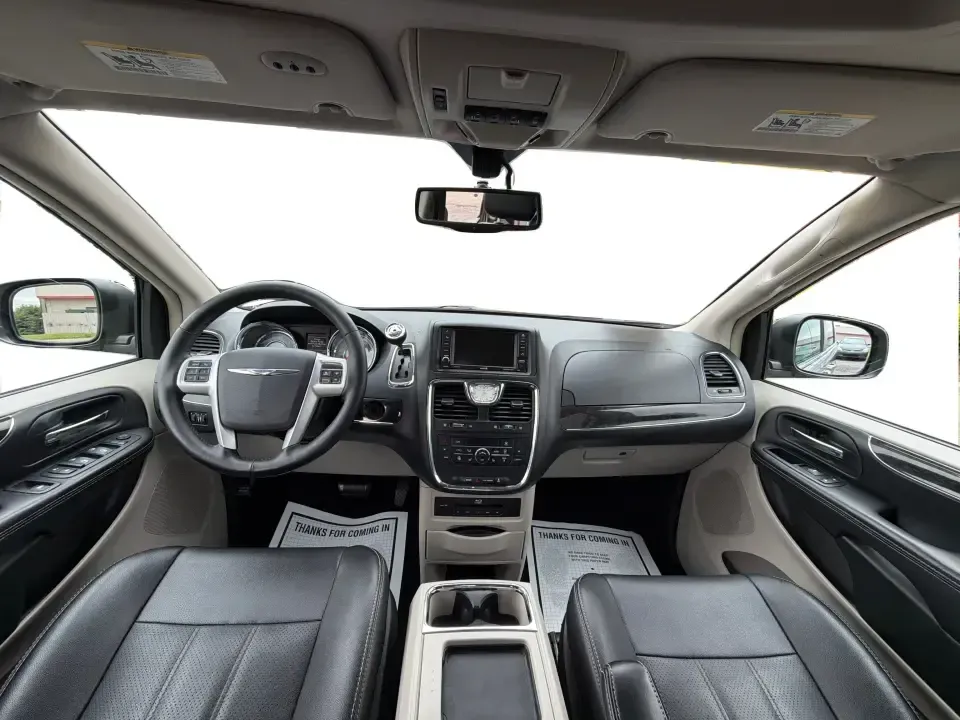 2015 Chrysler Town and Country Touring-L (2C4RC1CG9FR) with an 3.6L V-6 DOHC engine, 6-Speed Automatic transmission, located at 1230 East Main St, Xenia, OH, 45385, (937) 908-9800, 39.688026, -83.910172 - Road-trip ready and kid-hauler approved, this 2015 Chrysler Town and Country Touring-L is built for real life in Xenia-school drop-offs, long commutes to Dayton, and weekend runs to Caesar Creek State Park with the whole crew and everyone's gear. With its comfortable cabin, family-friendly tech, a - Photo#20