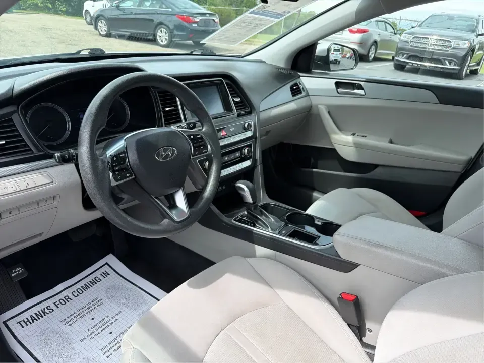 2018 Hyundai Sonata SE (5NPE24AF2JH) with an 2.4L I-4 gasoline direct injection engine, 7A transmission, located at 1230 East Main St, Xenia, OH, 45385, (937) 908-9800, 39.688026, -83.910172 - Need a dependable sedan for the daily commute from Xenia to Beavercreek, Wright-Patterson, or Downtown Dayton-without giving up comfort for weekend plans? This 2018 Hyundai Sonata SE in Symphony Silver is a practical, road-trip-ready midsize sedan that fits real life: school drop-offs, long work dri - Photo#9