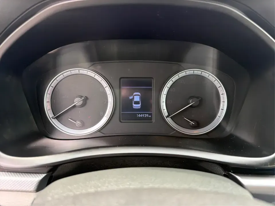 2018 Hyundai Sonata SE (5NPE24AF2JH) with an 2.4L I-4 gasoline direct injection engine, 7A transmission, located at 1230 East Main St, Xenia, OH, 45385, (937) 908-9800, 39.688026, -83.910172 - Need a dependable sedan for the daily commute from Xenia to Beavercreek, Wright-Patterson, or Downtown Dayton-without giving up comfort for weekend plans? This 2018 Hyundai Sonata SE in Symphony Silver is a practical, road-trip-ready midsize sedan that fits real life: school drop-offs, long work dri - Photo#15