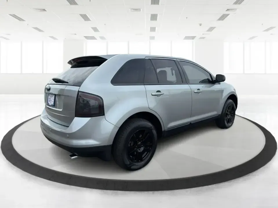 2007 Ford Edge SEL Plus (2FMDK39CX7B) with an Duratec 3.5L V-6 DOHC engine, 6-Speed Automatic Overdrive transmission, located at 880 E. National Road, Vandalia, OH, 45377, (937) 908-9800, 39.891918, -84.183594 - Need a comfortable, confident SUV for daily commuting on I75, school drop-offs, or weekend runs to Englewood MetroPark? This 2007 Ford Edge SEL Plus blends roomy practicality with upscale touches, making it a smart pick for drivers who want an easy-to-live-with crossover that fits real life in Vanda - Photo#2