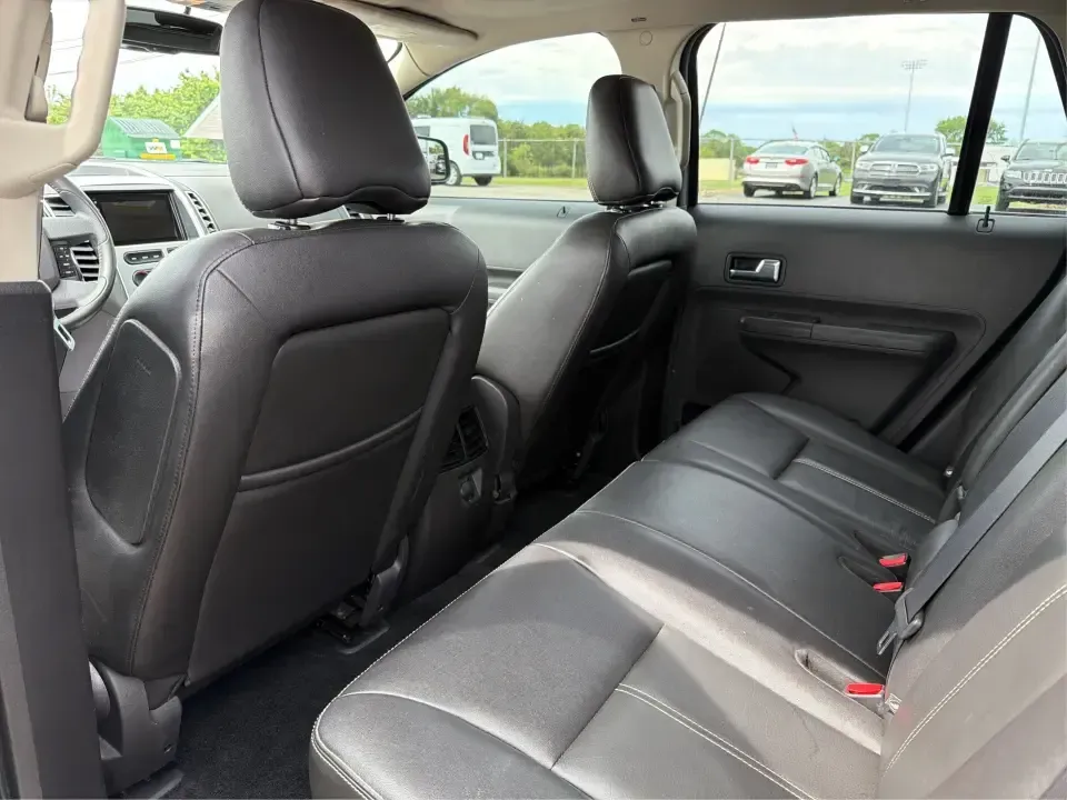 2007 Ford Edge SEL Plus (2FMDK39CX7B) with an Duratec 3.5L V-6 DOHC engine, 6-Speed Automatic Overdrive transmission, located at 880 E. National Road, Vandalia, OH, 45377, (937) 908-9800, 39.891918, -84.183594 - Need a comfortable, confident SUV for daily commuting on I75, school drop-offs, or weekend runs to Englewood MetroPark? This 2007 Ford Edge SEL Plus blends roomy practicality with upscale touches, making it a smart pick for drivers who want an easy-to-live-with crossover that fits real life in Vanda - Photo#10
