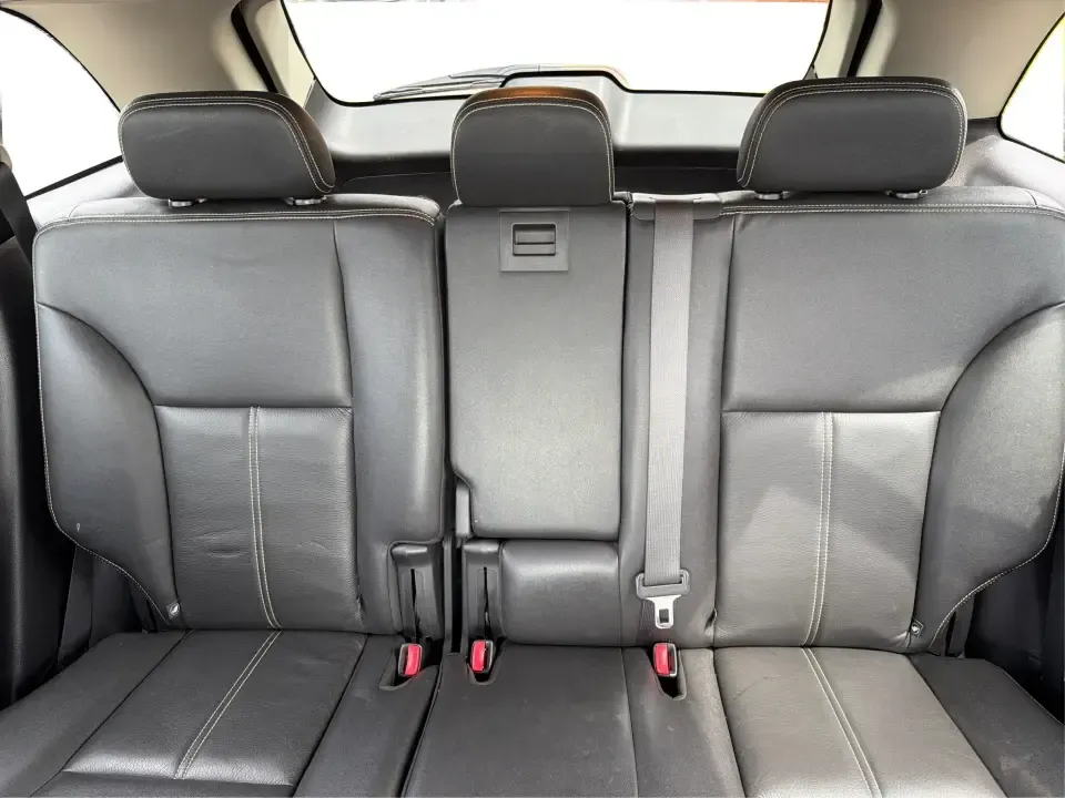 2007 Ford Edge SEL Plus (2FMDK39CX7B) with an Duratec 3.5L V-6 DOHC engine, 6-Speed Automatic Overdrive transmission, located at 880 E. National Road, Vandalia, OH, 45377, (937) 908-9800, 39.891918, -84.183594 - Need a comfortable, confident SUV for daily commuting on I75, school drop-offs, or weekend runs to Englewood MetroPark? This 2007 Ford Edge SEL Plus blends roomy practicality with upscale touches, making it a smart pick for drivers who want an easy-to-live-with crossover that fits real life in Vanda - Photo#14