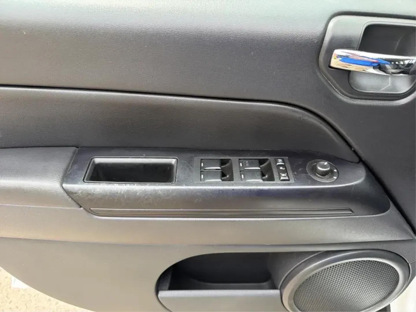 2016 Jeep Compass Sport (1C4NJCBA1GD) with an 2.0L L4 DOHC 16V engine, Automatic transmission, located at 4508 South Dixie Dr, Moraine, OH, 45439, (937) 908-9800, 39.689976, -84.218452 - **Adventure Awaits with the 2016 Jeep Compass Sport in Fairborn, OH!**<br /> <br /> Are you and your family ready to embark on thrilling weekend adventures or find the ideal companion for your daily commute? Look no further! The 2016 Jeep Compass Sport is the perfect SUV for those who need a dependa- Photo#17
