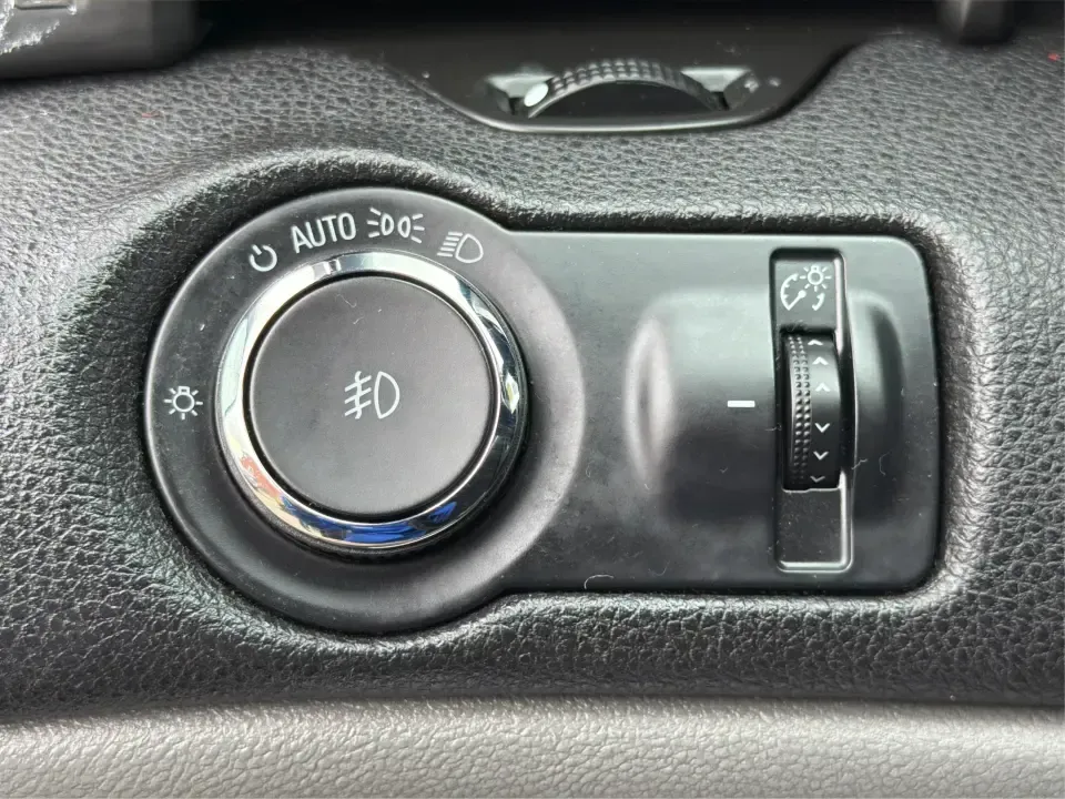 2015 Chevrolet Malibu 2LT (1G11D5SL1FF) with an ECOTEC 2.5L I-4 gasoline direct injection engine, 6-Speed Automatic transmission, located at 4508 South Dixie Dr, Moraine, OH, 45439, (937) 908-9800, 39.689976, -84.218452 - Set up for the daily commute, school drop-offs, and easy weekend getaways, this 2015 Chevrolet Malibu 2LT is the kind of comfortable midsize sedan that fits real life in the Miami Valley. With its smooth ride, practical cabin space, and commuter-friendly efficiency, it's a smart pick for drivers who - Photo#17