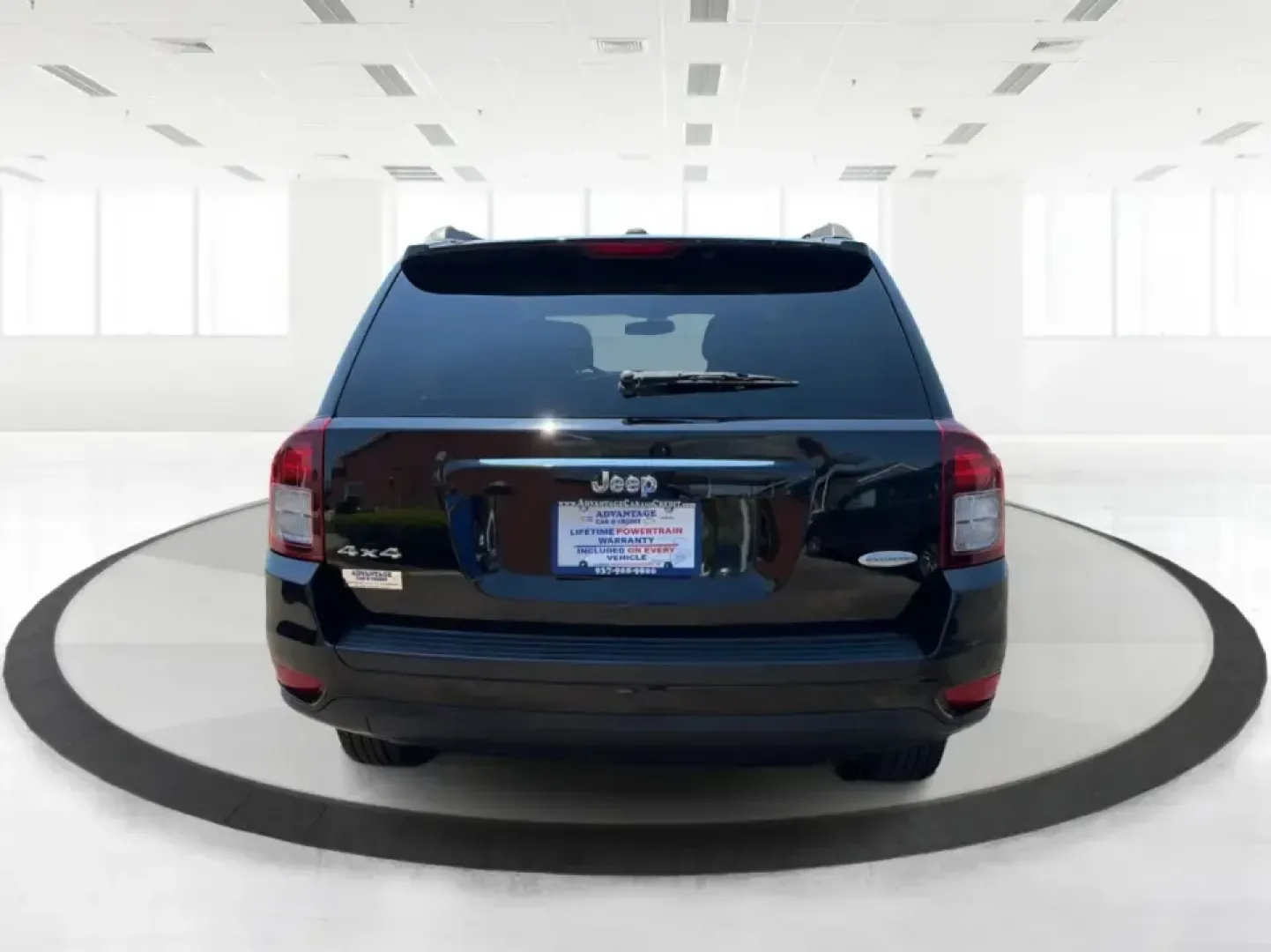 2017 Jeep Compass Latitude 4WD (1C4NJDEB3HD) with an 2.4L L4 DOHC 16V engine, 6A transmission, located at 1230 East Main St, Xenia, OH, 45385, (937) 908-9800, 39.688026, -83.910172 - Weekday commute down US-35, quick school drop-offs in town, or a spontaneous weekend escape to John Bryan State Park-this 2017 Jeep Compass Latitude 4x4 is built for the kind of life that doesn't always stick to perfect weather or perfectly paved roads. With confident 4x4 capability, a comfortable c- Photo#3