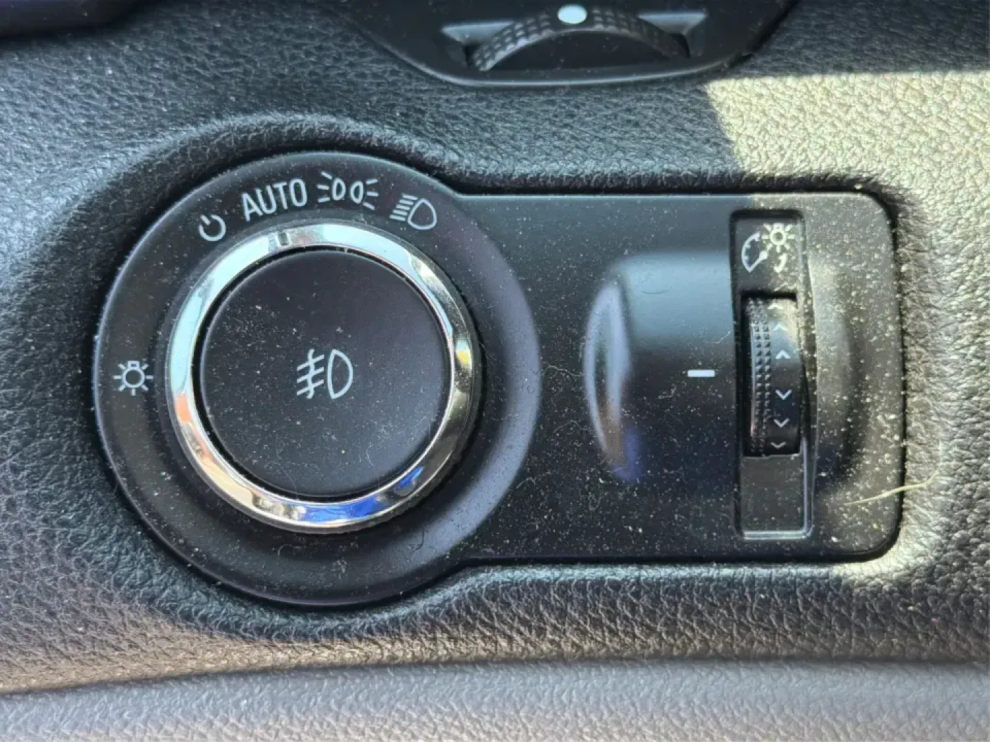 2013 Chevrolet Malibu 2LT (1G11E5SA0DF) with an ECOTEC 2.5L I-4 gasoline direct injection engine, 6-Speed Automatic transmission, located at 880 E. National Road, Vandalia, OH, 45377, (937) 908-9800, 39.891918, -84.183594 - Need a dependable sedan for the daily commute up I75, quick school drop-offs, and comfortable weekend drives to the Dayton Art Institute or a Dragons game? This 2013 Chevrolet Malibu 2LT in Black Granite Metallic fits the real-life routine of busy families, first-time buyers, and budget-conscious dr- Photo#16