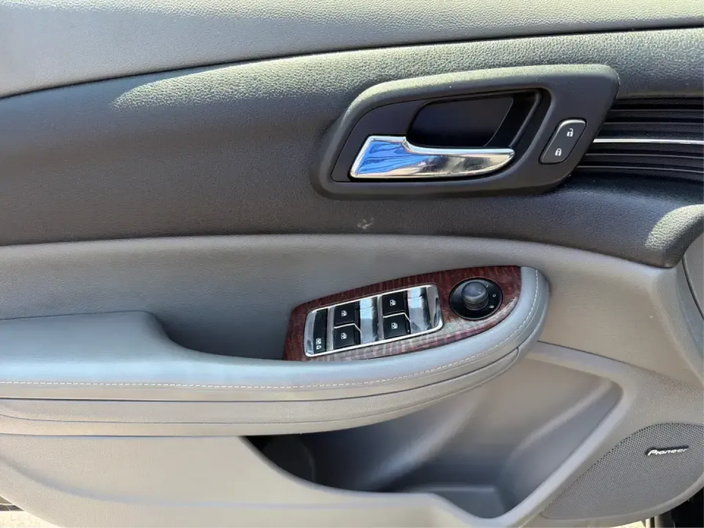 2013 Chevrolet Malibu 2LT (1G11E5SA0DF) with an ECOTEC 2.5L I-4 gasoline direct injection engine, 6-Speed Automatic transmission, located at 880 E. National Road, Vandalia, OH, 45377, (937) 908-9800, 39.891918, -84.183594 - Need a dependable sedan for the daily commute up I75, quick school drop-offs, and comfortable weekend drives to the Dayton Art Institute or a Dragons game? This 2013 Chevrolet Malibu 2LT in Black Granite Metallic fits the real-life routine of busy families, first-time buyers, and budget-conscious dr- Photo#18