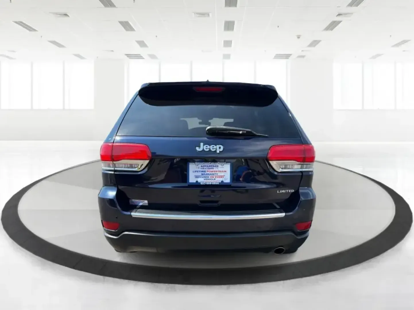 2017 Jeep Grand Cherokee Limited 4x2 (1C4RJEBG2HC) with an 3.6L V6 DOHC 24V engine, 8A transmission, located at 880 E. National Road, Vandalia, OH, 45377, (937) 908-9800, 39.891918, -84.183594 - Picture your next road trip starting in Vandalia-bags packed, playlists ready, and the comfort to make every mile feel easy. This 2017 Jeep Grand Cherokee Limited 4x2 is a smart fit for busy families, daily commuters heading toward Dayton, and weekend explorers who want SUV space and Jeep style with- Photo#3