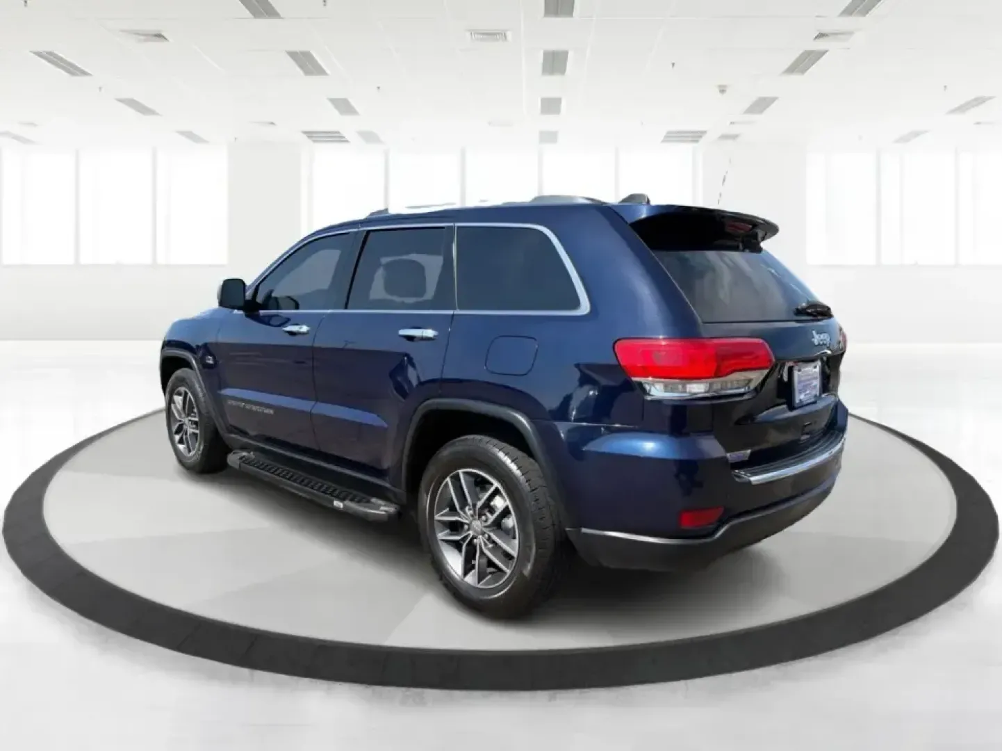 2017 Jeep Grand Cherokee Limited 4x2 (1C4RJEBG2HC) with an 3.6L V6 DOHC 24V engine, 8A transmission, located at 880 E. National Road, Vandalia, OH, 45377, (937) 908-9800, 39.891918, -84.183594 - Picture your next road trip starting in Vandalia-bags packed, playlists ready, and the comfort to make every mile feel easy. This 2017 Jeep Grand Cherokee Limited 4x2 is a smart fit for busy families, daily commuters heading toward Dayton, and weekend explorers who want SUV space and Jeep style with- Photo#4