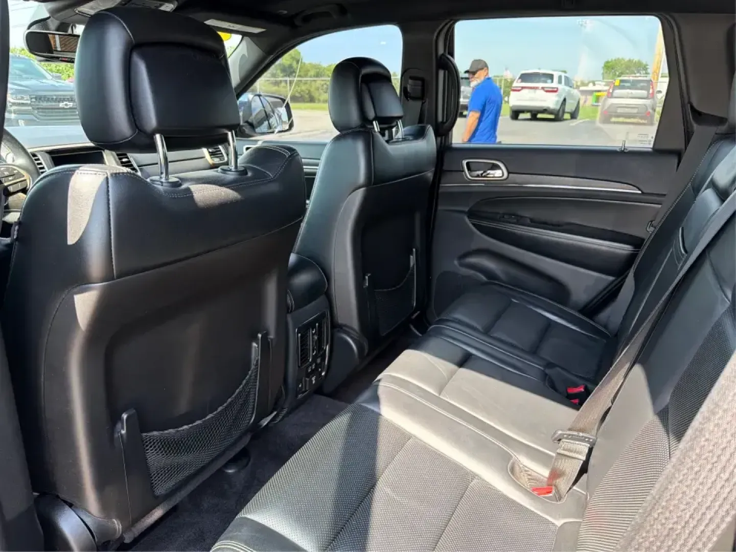 2017 Jeep Grand Cherokee Limited 4x2 (1C4RJEBG2HC) with an 3.6L V6 DOHC 24V engine, 8A transmission, located at 880 E. National Road, Vandalia, OH, 45377, (937) 908-9800, 39.891918, -84.183594 - Picture your next road trip starting in Vandalia-bags packed, playlists ready, and the comfort to make every mile feel easy. This 2017 Jeep Grand Cherokee Limited 4x2 is a smart fit for busy families, daily commuters heading toward Dayton, and weekend explorers who want SUV space and Jeep style with- Photo#10