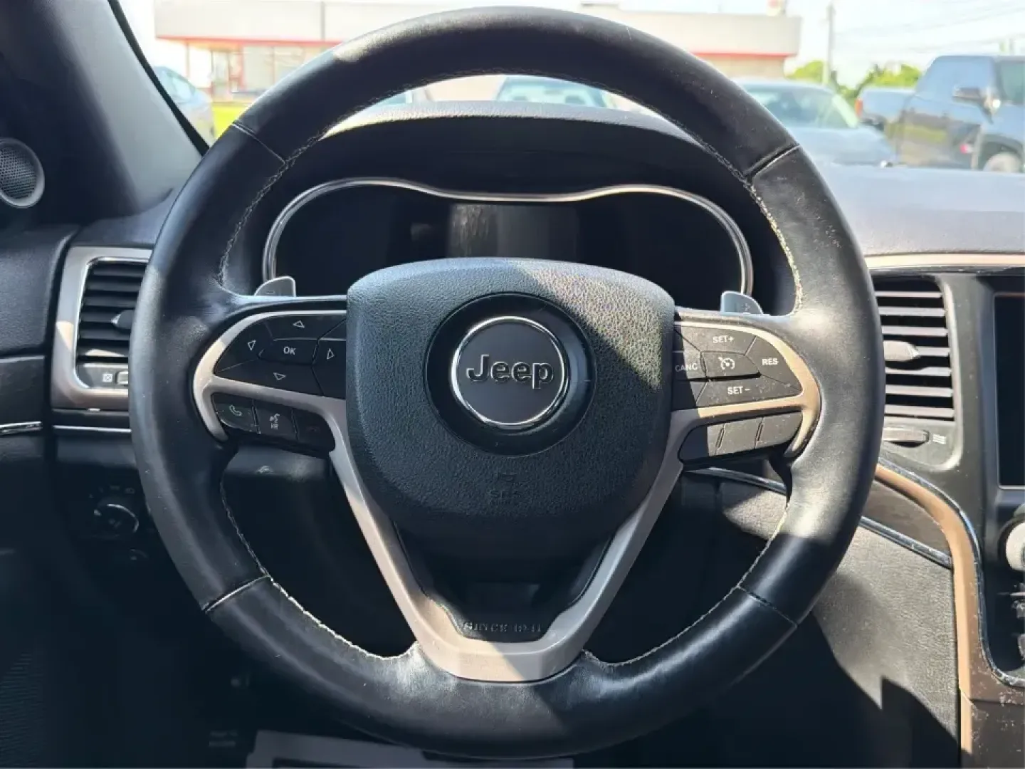 2017 Jeep Grand Cherokee Limited 4x2 (1C4RJEBG2HC) with an 3.6L V6 DOHC 24V engine, 8A transmission, located at 880 E. National Road, Vandalia, OH, 45377, (937) 908-9800, 39.891918, -84.183594 - Picture your next road trip starting in Vandalia-bags packed, playlists ready, and the comfort to make every mile feel easy. This 2017 Jeep Grand Cherokee Limited 4x2 is a smart fit for busy families, daily commuters heading toward Dayton, and weekend explorers who want SUV space and Jeep style with- Photo#16