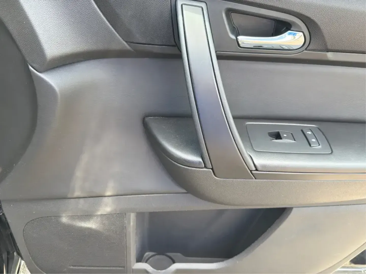 2016 GMC Acadia SLE-2 (1GKKVPKD1GJ) with an 3.6L V-6 gasoline direct injection engine, 6A transmission, located at 401 Woodman Dr, Riverside, OH, 45431, (937) 908-9800, 39.760899, -84.123421 - Need one SUV that can handle school drop-offs, long commutes, and weekend getaways to the MetroParks without feeling cramped? This 2016 GMC Acadia SLE-2 in Ebony Twilight Metallic is a smart fit for busy families and active drivers who want three-row flexibility, confident traction, and everyday com- Photo#19