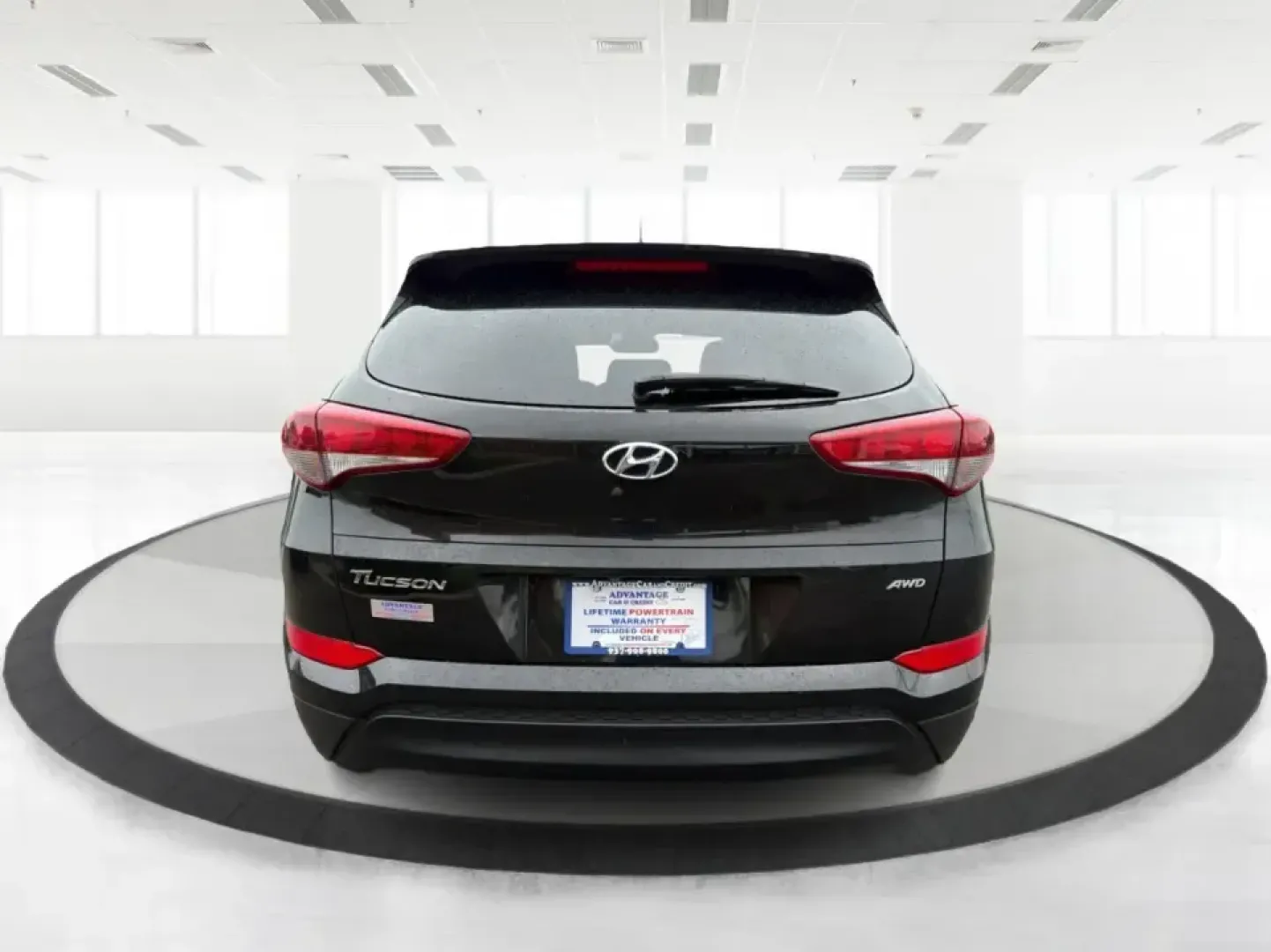 2018 Hyundai Tucson SE (KM8J2CA41JU) with an Nu 2L I-4 gasoline direct injection engine, 6A transmission, located at 4508 South Dixie Dr, Moraine, OH, 45439, (937) 908-9800, 39.689976, -84.218452 - Pack up the kids for a day at Carillon Historical Park, load camping gear for a weekend at Germantown MetroPark, or settle into a comfortable long commute down I-75-this 2018 Hyundai Tucson SE is the kind of compact SUV that fits real life in the Miami Valley. With its versatile SUV body style, conf - Photo#3