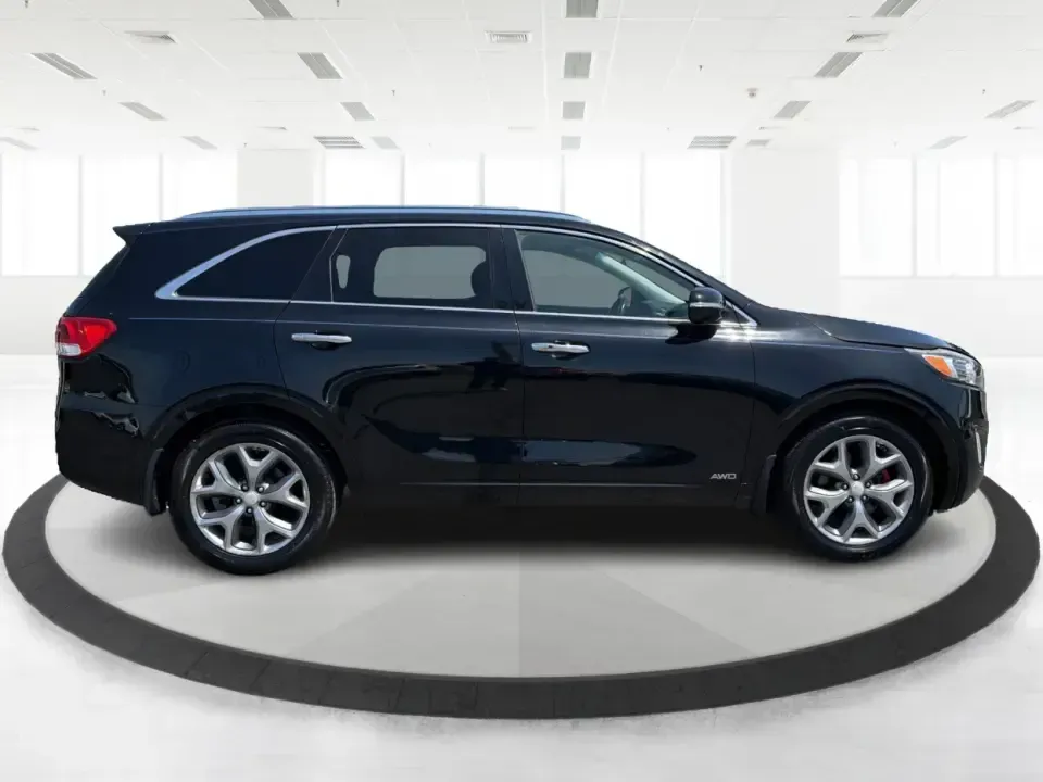 2016 Kia Sorento 3.3L SX (5XYPKDA57GG) with an Lambda II 3.3L V-6 gasoline direct injection engine, 6-Speed Automatic transmission, located at 4508 South Dixie Dr, Moraine, OH, 45439, (937) 908-9800, 39.689976, -84.218452 - Pack up the kids, load the cooler, and point the hood toward a weekend getaway-this 2016 Kia Sorento SX is the kind of SUV that fits real life in Moraine. Whether you're juggling school drop-offs, commuting up I-75 toward Dayton, or planning road trips to Carillon Historical Park and Riverscape Metr - Photo#1