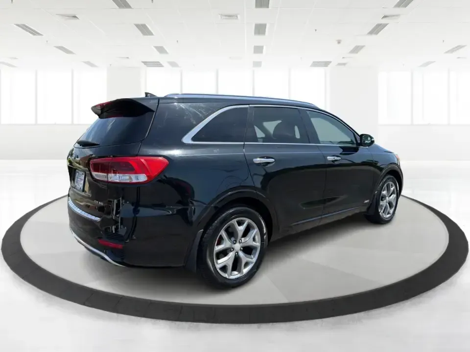 2016 Kia Sorento 3.3L SX (5XYPKDA57GG) with an Lambda II 3.3L V-6 gasoline direct injection engine, 6-Speed Automatic transmission, located at 4508 South Dixie Dr, Moraine, OH, 45439, (937) 908-9800, 39.689976, -84.218452 - Pack up the kids, load the cooler, and point the hood toward a weekend getaway-this 2016 Kia Sorento SX is the kind of SUV that fits real life in Moraine. Whether you're juggling school drop-offs, commuting up I-75 toward Dayton, or planning road trips to Carillon Historical Park and Riverscape Metr - Photo#2