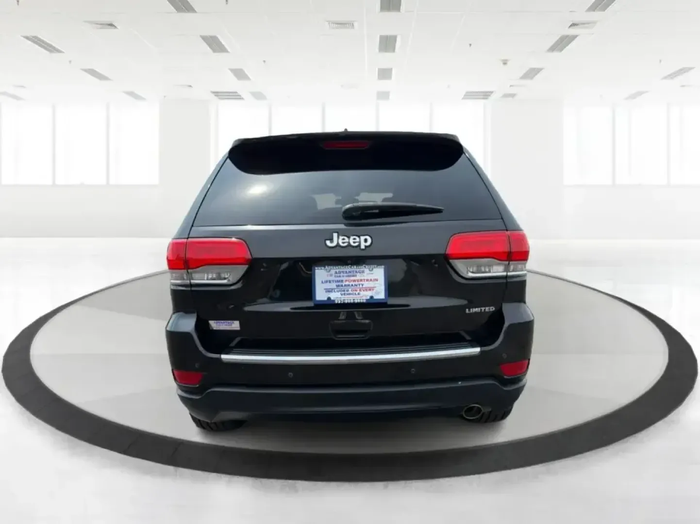 2015 Jeep Grand Cherokee Limited (1C4RJEBG4FC) with an 3.6L V6 DOHC 24V engine, 8-Speed Automatic transmission, located at 1184 Kauffman Ave, Fairborn, OH, 45324, (937) 908-9800, 39.807072, -84.030914 - Picture your next weekend: loading up the family for a day at Carillon Historical Park, cruising down I675 with the A/C keeping everyone comfortable, then heading out toward Eastwood MetroPark with plenty of cargo space for chairs, coolers, and gear. This 2015 Jeep Grand Cherokee Limited is the kind - Photo#3