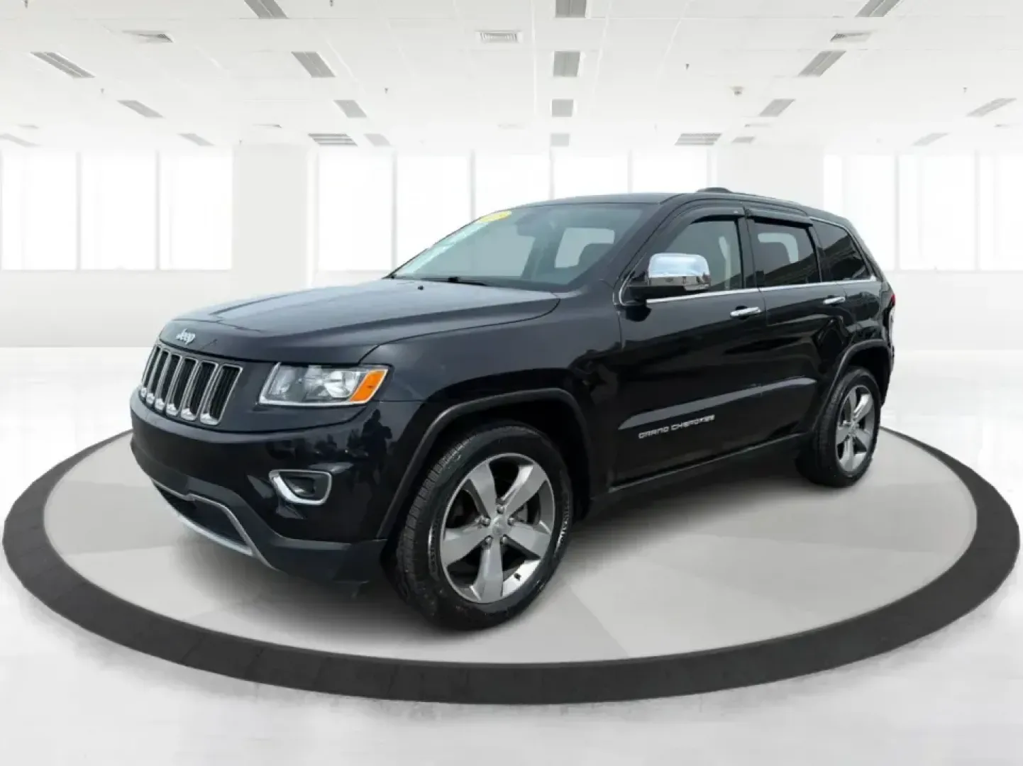 2015 Jeep Grand Cherokee Limited (1C4RJEBG4FC) with an 3.6L V6 DOHC 24V engine, 8-Speed Automatic transmission, located at 1184 Kauffman Ave, Fairborn, OH, 45324, (937) 908-9800, 39.807072, -84.030914 - Picture your next weekend: loading up the family for a day at Carillon Historical Park, cruising down I675 with the A/C keeping everyone comfortable, then heading out toward Eastwood MetroPark with plenty of cargo space for chairs, coolers, and gear. This 2015 Jeep Grand Cherokee Limited is the kind - Photo#8