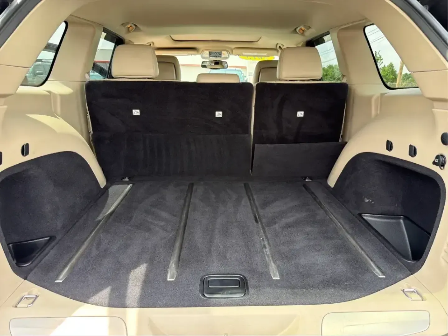 2015 Jeep Grand Cherokee Limited (1C4RJEBG4FC) with an 3.6L V6 DOHC 24V engine, 8-Speed Automatic transmission, located at 1184 Kauffman Ave, Fairborn, OH, 45324, (937) 908-9800, 39.807072, -84.030914 - Picture your next weekend: loading up the family for a day at Carillon Historical Park, cruising down I675 with the A/C keeping everyone comfortable, then heading out toward Eastwood MetroPark with plenty of cargo space for chairs, coolers, and gear. This 2015 Jeep Grand Cherokee Limited is the kind - Photo#12