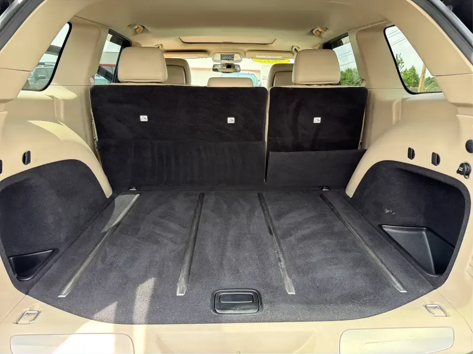 2015 Jeep Grand Cherokee Limited (1C4RJEBG4FC) with an 3.6L V6 DOHC 24V engine, 8-Speed Automatic transmission, located at 880 E. National Road, Vandalia, OH, 45377, (937) 908-9800, 39.891918, -84.183594 - Picture your next weekend: loading up the family for a day at Carillon Historical Park, cruising down I675 with the A/C keeping everyone comfortable, then heading out toward Eastwood MetroPark with plenty of cargo space for chairs, coolers, and gear. This 2015 Jeep Grand Cherokee Limited is the kind - Photo#12
