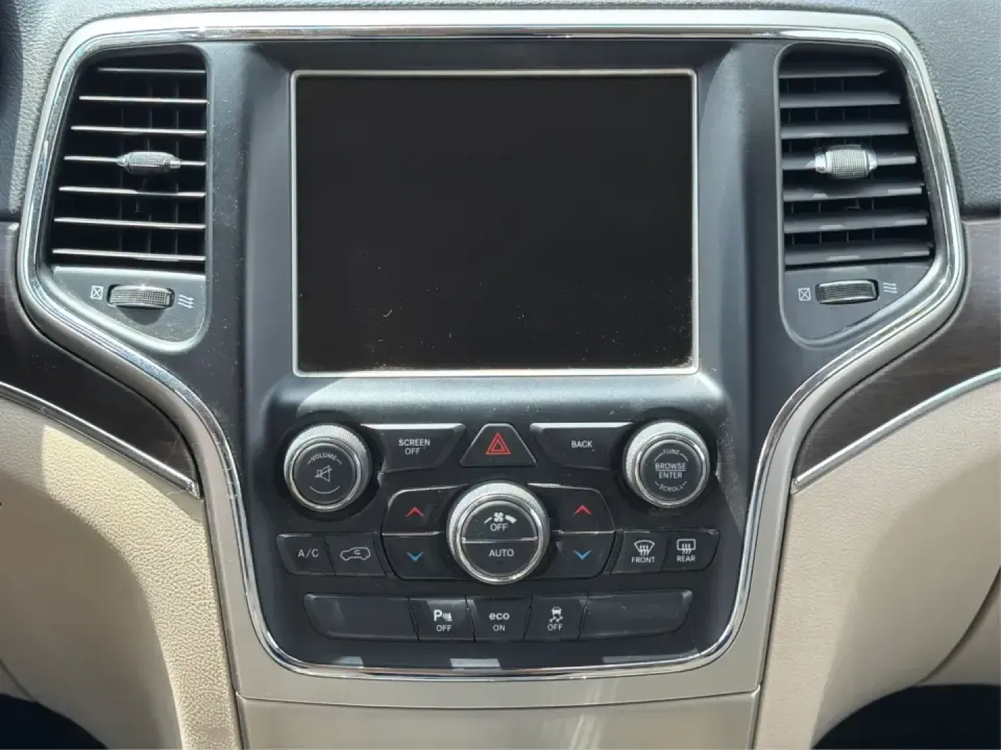 2015 Jeep Grand Cherokee Limited (1C4RJEBG4FC) with an 3.6L V6 DOHC 24V engine, 8-Speed Automatic transmission, located at 1184 Kauffman Ave, Fairborn, OH, 45324, (937) 908-9800, 39.807072, -84.030914 - Picture your next weekend: loading up the family for a day at Carillon Historical Park, cruising down I675 with the A/C keeping everyone comfortable, then heading out toward Eastwood MetroPark with plenty of cargo space for chairs, coolers, and gear. This 2015 Jeep Grand Cherokee Limited is the kind - Photo#13
