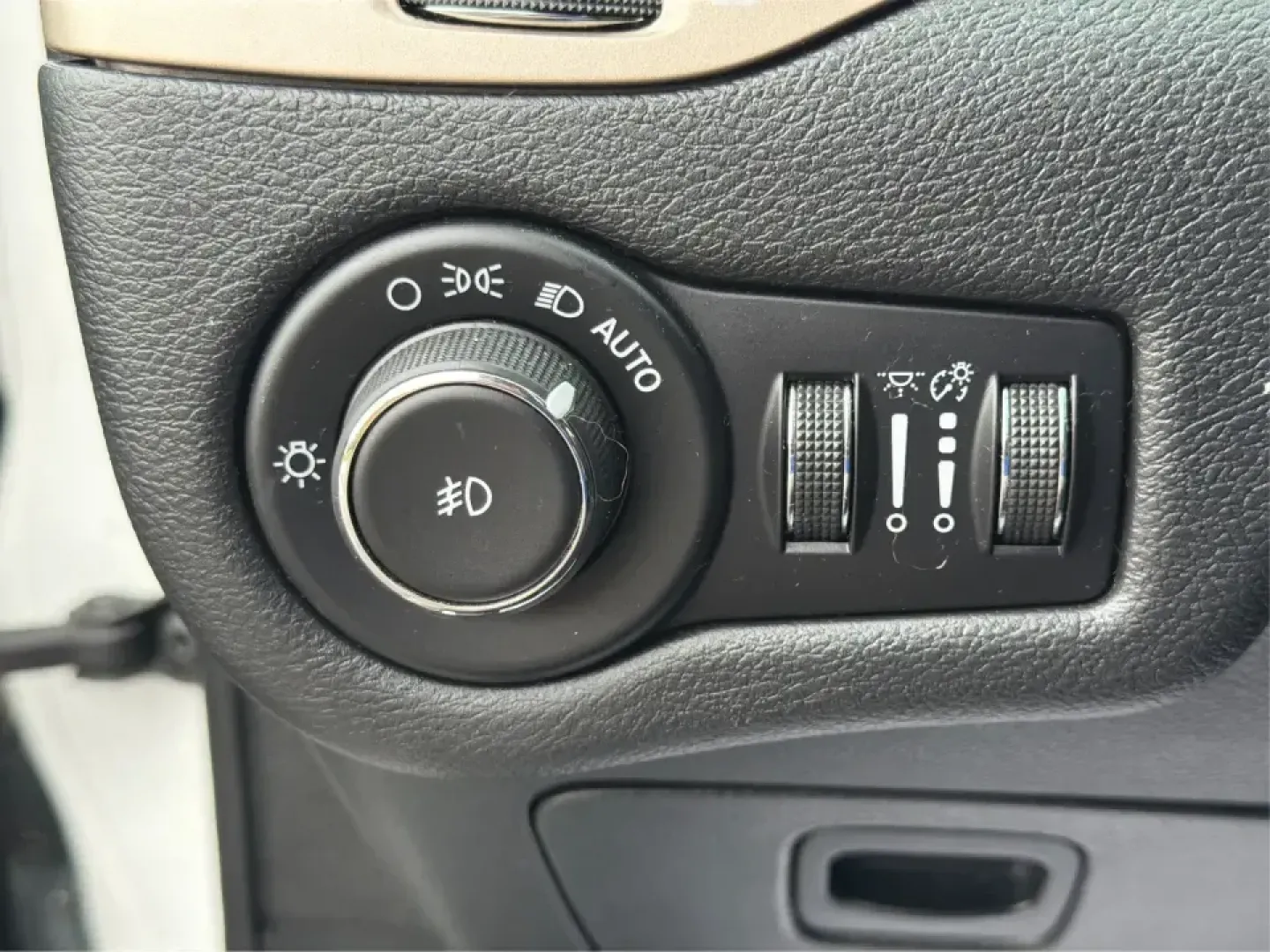 2017 Jeep Cherokee Latitude 4x4 (1C4PJMCS5HW) with an 3.2L V6 DOHC 24V engine, 9A transmission, located at 1184 Kauffman Ave, Fairborn, OH, 45324, (937) 908-9800, 39.807072, -84.030914 - Weekend getaways to John Bryan State Park, snowy commutes to Wright-Patterson AFB, or everyday school-and-grocery runs around Fairborn-this 2017 Jeep Cherokee Latitude 4x4 is built for the kind of life that doesn't stop when the weather changes. With confident 4x4 capability, a comfortable cabin, an - Photo#16