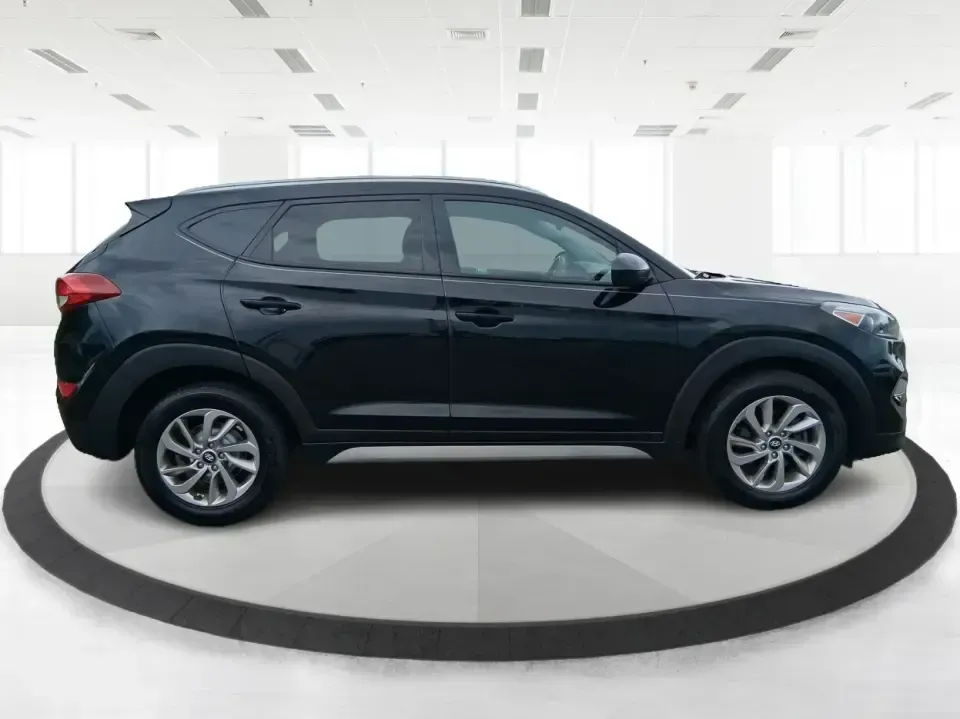 2018 Hyundai Tucson SEL (KM8J33A41JU) with an Nu 2L I-4 gasoline direct injection engine, 6A transmission, located at 880 E. National Road, Vandalia, OH, 45377, (937) 908-9800, 39.891918, -84.183594 - If your week looks like school drop-offs, I-75 commutes, and weekend runs to the grocery store or Dayton attractions, this 2018 Hyundai Tucson SEL is the kind of SUV that fits real life-roomy, easy to drive, and practical for everything from errands around Vandalia to road trips out toward Hocking H - Photo#1