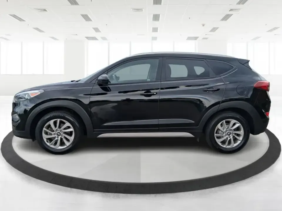 2018 Hyundai Tucson SEL (KM8J33A41JU) with an Nu 2L I-4 gasoline direct injection engine, 6A transmission, located at 880 E. National Road, Vandalia, OH, 45377, (937) 908-9800, 39.891918, -84.183594 - If your week looks like school drop-offs, I-75 commutes, and weekend runs to the grocery store or Dayton attractions, this 2018 Hyundai Tucson SEL is the kind of SUV that fits real life-roomy, easy to drive, and practical for everything from errands around Vandalia to road trips out toward Hocking H - Photo#5