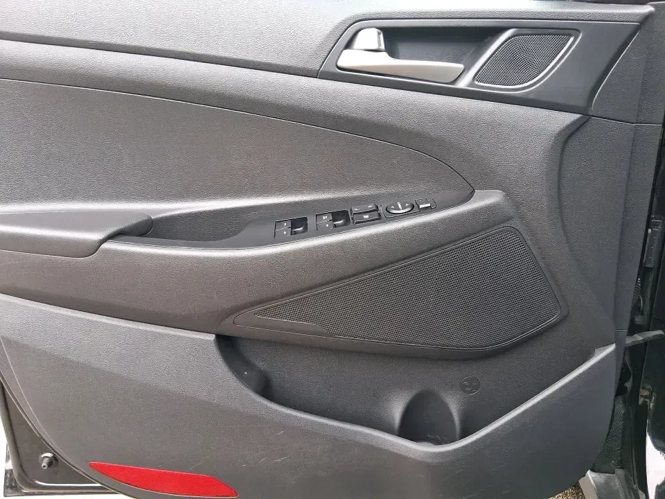 2018 Hyundai Tucson SEL (KM8J33A41JU) with an Nu 2L I-4 gasoline direct injection engine, 6A transmission, located at 880 E. National Road, Vandalia, OH, 45377, (937) 908-9800, 39.891918, -84.183594 - If your week looks like school drop-offs, I-75 commutes, and weekend runs to the grocery store or Dayton attractions, this 2018 Hyundai Tucson SEL is the kind of SUV that fits real life-roomy, easy to drive, and practical for everything from errands around Vandalia to road trips out toward Hocking H - Photo#18