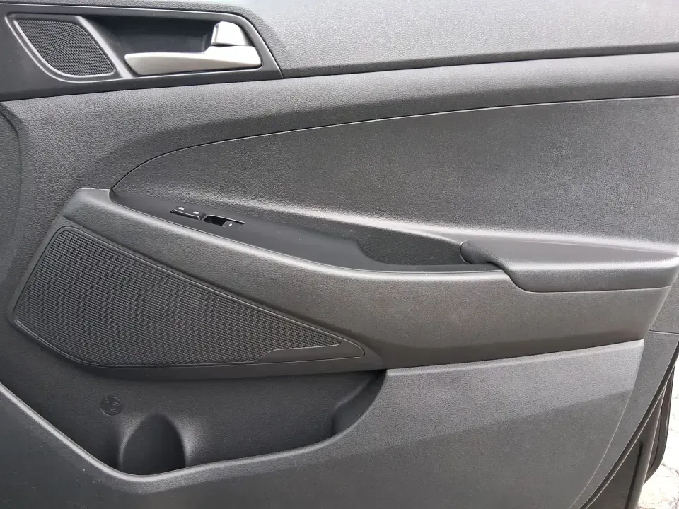 2018 Hyundai Tucson SEL (KM8J33A41JU) with an Nu 2L I-4 gasoline direct injection engine, 6A transmission, located at 880 E. National Road, Vandalia, OH, 45377, (937) 908-9800, 39.891918, -84.183594 - If your week looks like school drop-offs, I-75 commutes, and weekend runs to the grocery store or Dayton attractions, this 2018 Hyundai Tucson SEL is the kind of SUV that fits real life-roomy, easy to drive, and practical for everything from errands around Vandalia to road trips out toward Hocking H - Photo#19