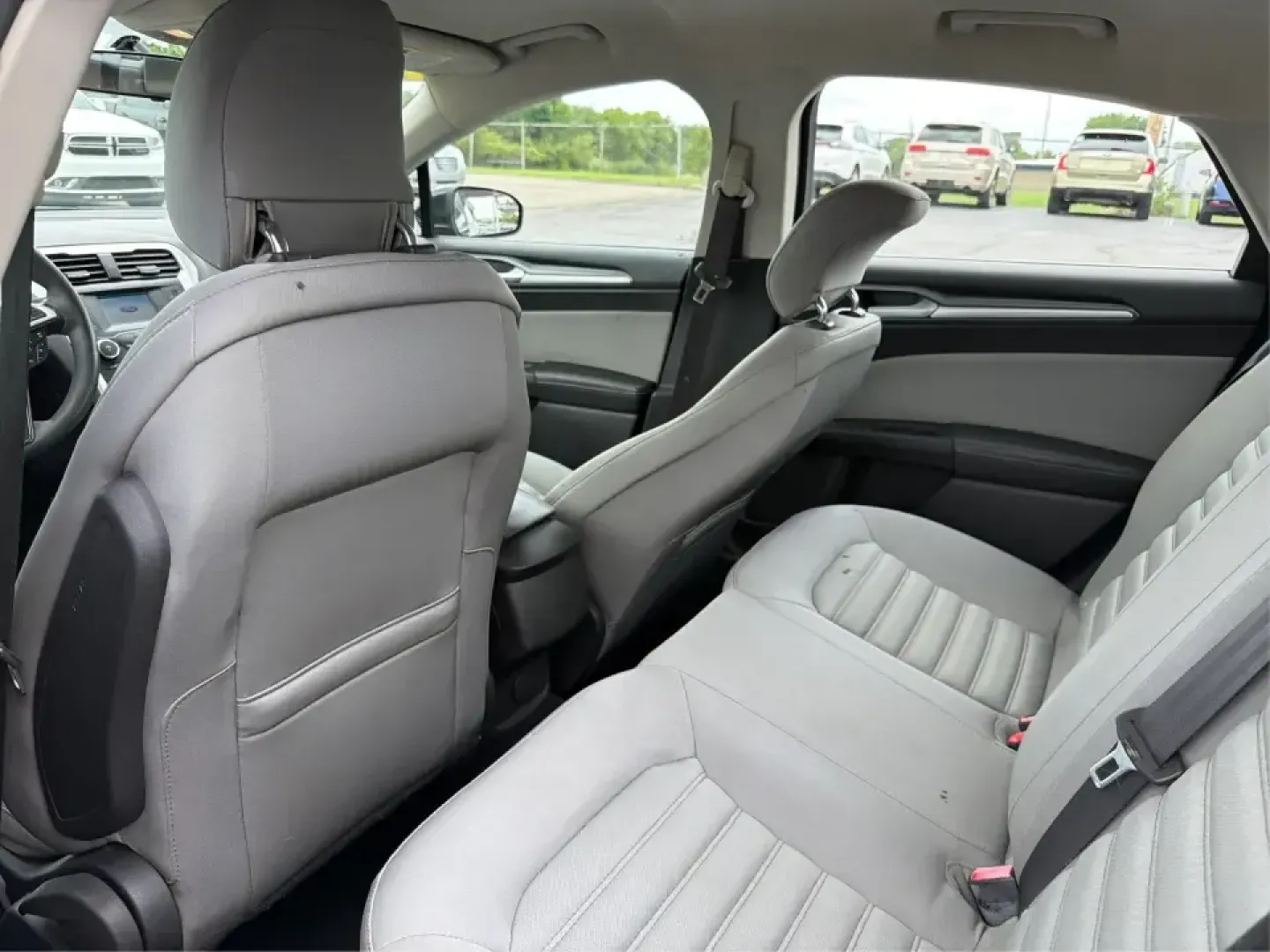 2014 Ford Fusion S (3FA6P0G78ER) with an Duratec 2.5L I-4 DOHC engine, Automatic transmission, located at 1230 East Main St, Xenia, OH, 45385, (937) 908-9800, 39.688026, -83.910172 - Are you on the hunt for a reliable sedan that fits seamlessly into your everyday life? Look no further than this stunning 2014 Ford Fusion S, available now at Advantage Car and Credit in Fairborn, OH. This vehicle is the perfect choice for budget-conscious buyers or families needing a dependable rid - Photo#10