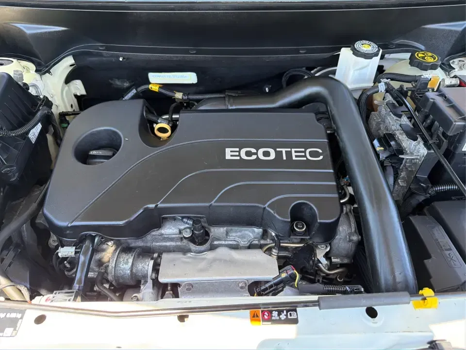 2020 Chevrolet Equinox FWD LS (3GNAXHEVXLS) with an 1.5L I-4 gasoline direct injection engine, 6A transmission, located at 1184 Kauffman Ave, Fairborn, OH, 45324, (937) 908-9800, 39.807072, -84.030914 - Picture your next week: an easy commute to Wright-Patterson AFB, a quick grocery run near Fairfield Commons, and a weekend drive out to John Bryan State Park-without needing a huge SUV or a complicated ownership experience. This 2020 Chevrolet Equinox FWD LS in Summit White is a practical, everyday- - Photo#11