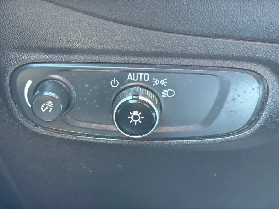 2020 Chevrolet Equinox FWD LS (3GNAXHEVXLS) with an 1.5L I-4 gasoline direct injection engine, 6A transmission, located at 1184 Kauffman Ave, Fairborn, OH, 45324, (937) 908-9800, 39.807072, -84.030914 - Picture your next week: an easy commute to Wright-Patterson AFB, a quick grocery run near Fairfield Commons, and a weekend drive out to John Bryan State Park-without needing a huge SUV or a complicated ownership experience. This 2020 Chevrolet Equinox FWD LS in Summit White is a practical, everyday- - Photo#17