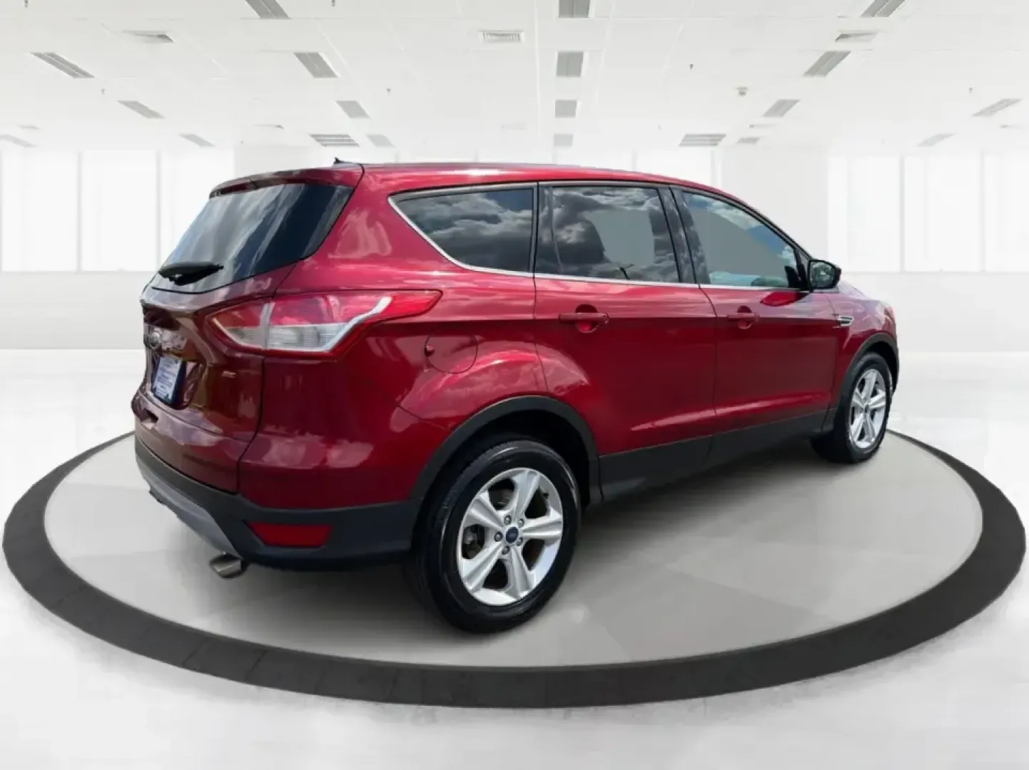 2016 Ford Escape SE (1FMCU0G73GU) with an 2.5L L4 DOHC 16V engine, 6-Speed Automatic transmission, located at 880 E. National Road, Vandalia, OH, 45377, (937) 908-9800, 39.891918, -84.183594 - Pack up the kids, load the groceries, or point the nose toward a weekend getaway-this 2016 Ford Escape SE is the kind of compact SUV that fits real life in Vandalia, OH. With its easy-to-park size, versatile cargo space, and comfortable cabin, it's a smart choice for commuters heading down I75, fami - Photo#2