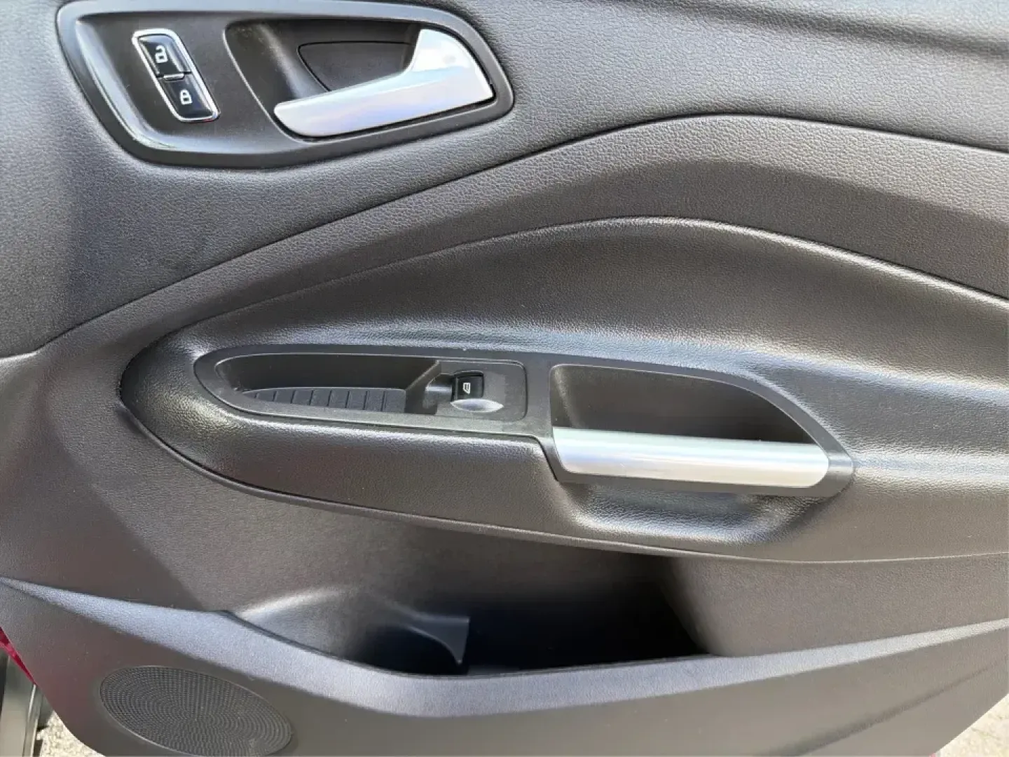2016 Ford Escape SE (1FMCU0G73GU) with an 2.5L L4 DOHC 16V engine, 6-Speed Automatic transmission, located at 880 E. National Road, Vandalia, OH, 45377, (937) 908-9800, 39.891918, -84.183594 - Pack up the kids, load the groceries, or point the nose toward a weekend getaway-this 2016 Ford Escape SE is the kind of compact SUV that fits real life in Vandalia, OH. With its easy-to-park size, versatile cargo space, and comfortable cabin, it's a smart choice for commuters heading down I75, fami - Photo#20