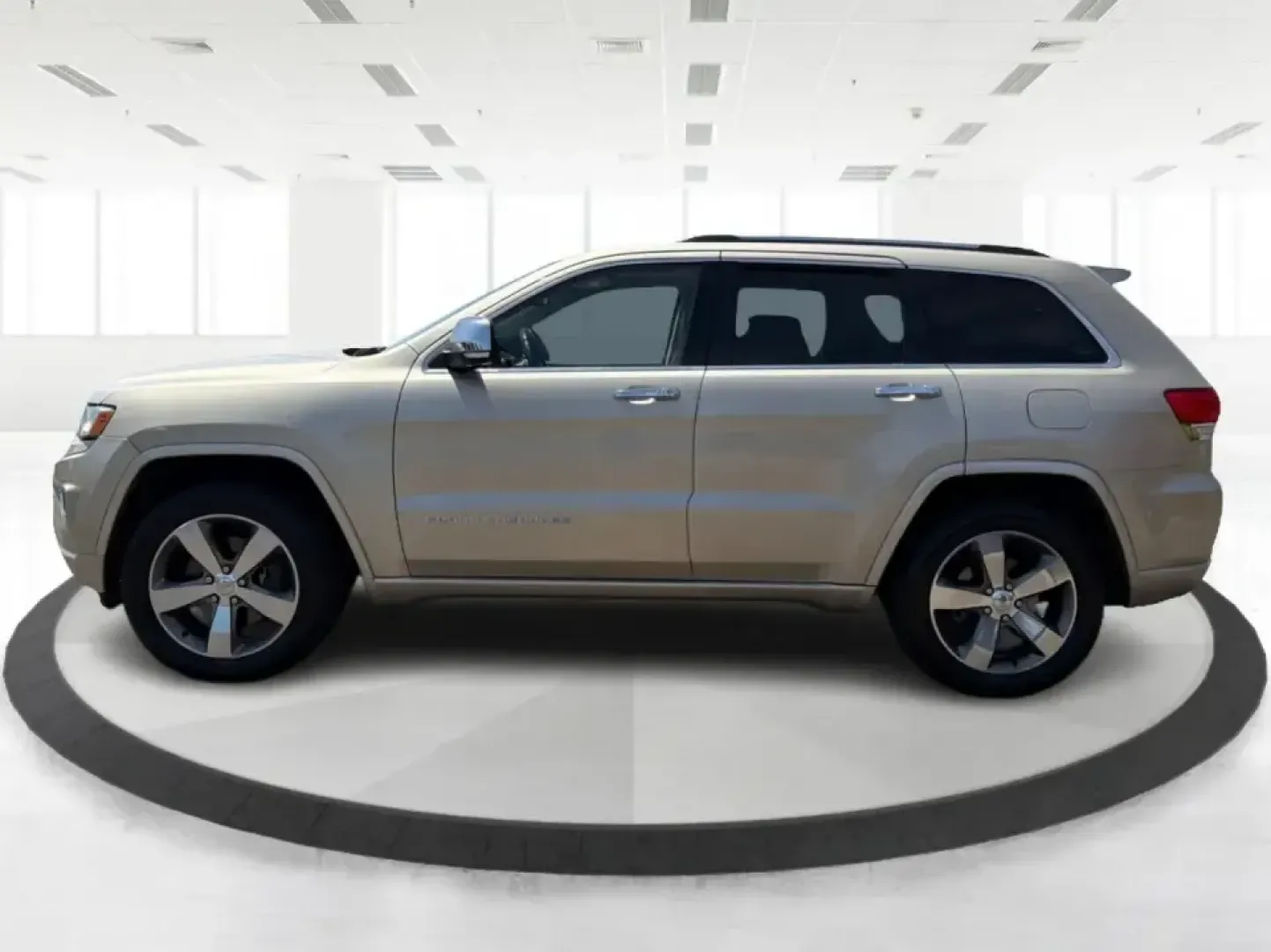 2014 Jeep Grand Cherokee Overland (1C4RJFCTXEC) with an 5.7L V8 OHV 16V engine, 5-Speed Automatic transmission, located at 1951 S Dayton Lakeview Rd., New Carlisle, OH, 45344, (937) 908-9800, 39.890999, -84.050255 - Picture your next weekend: loading up for a road trip to Yellow Springs, cruising I675 with the family in comfort, or heading out to the trails and backroads around Wright-Patterson Air Force Base with the confidence of 4WD. This 2014 Jeep Grand Cherokee Overland is built for drivers who want a refi - Photo#5