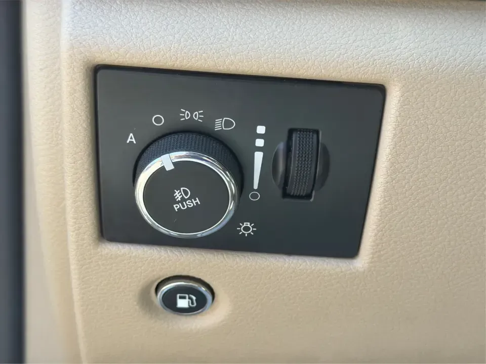 2014 Jeep Grand Cherokee Overland (1C4RJFCTXEC) with an 5.7L V8 OHV 16V engine, 5-Speed Automatic transmission, located at 8750 N County Rd 25A, Piqua, OH, 45356, (937) 908-9800, 40.164391, -84.232513 - Picture your next weekend: loading up for a road trip to Yellow Springs, cruising I675 with the family in comfort, or heading out to the trails and backroads around Wright-Patterson Air Force Base with the confidence of 4WD. This 2014 Jeep Grand Cherokee Overland is built for drivers who want a refi - Photo#17