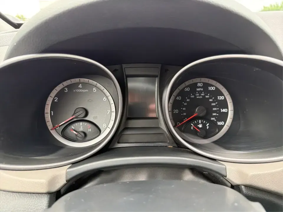 2015 Hyundai Santa Fe 2.4L (5XYZTDLB6FG) with an Theta II 2.4L I-4 gasoline direct injection engine, 6-Speed Automatic transmission, located at 401 Woodman Dr, Riverside, OH, 45431, (937) 908-9800, 39.760899, -84.123421 - Need one SUV that can handle school drop-offs, weekday commutes, and the occasional weekend escape to Eastwood MetroPark or a day trip down I-75? This 2015 Hyundai Santa Fe 2.4L in Mineral Gray fits that real-life rhythm with confident SUV versatility, family-friendly space, and comfort features tha - Photo#15