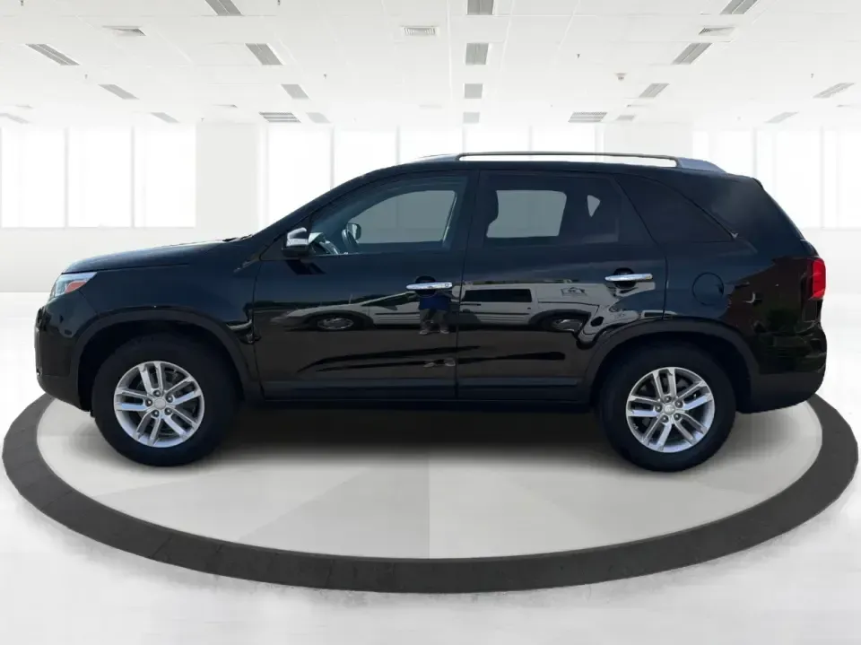 2014 Kia Sorento LX (5XYKT3A68EG) with an 2.4L I-4 gasoline direct injection engine, 6-Speed Automatic transmission, located at 1099 N County Rd 25A , Troy, OH, 45373, (937) 908-9800, 40.057079, -84.212883 - Need an SUV that fits real life in Troy-school drop-offs, a long commute down I-75, and weekend runs to Charleston Falls Preserve or a day around Downtown Troy? This 2014 Kia Sorento LX in Ebony Black is a practical, road-trip-ready SUV that balances everyday comfort with the kind of space and versa - Photo#5