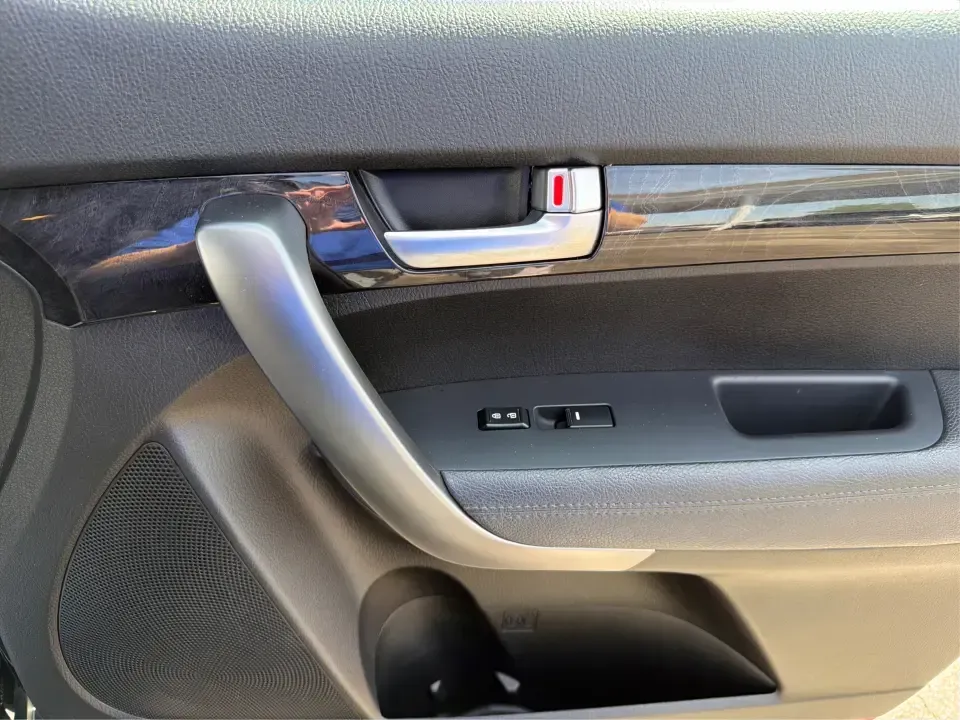 2014 Kia Sorento LX (5XYKT3A68EG) with an 2.4L I-4 gasoline direct injection engine, 6-Speed Automatic transmission, located at 1099 N County Rd 25A , Troy, OH, 45373, (937) 908-9800, 40.057079, -84.212883 - Need an SUV that fits real life in Troy-school drop-offs, a long commute down I-75, and weekend runs to Charleston Falls Preserve or a day around Downtown Troy? This 2014 Kia Sorento LX in Ebony Black is a practical, road-trip-ready SUV that balances everyday comfort with the kind of space and versa - Photo#18