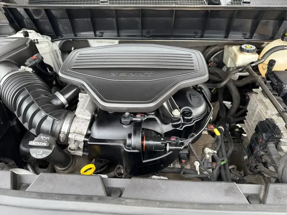 2017 GMC Acadia SLE-2 (1GKKNSLS1HZ) with an 2.5L L4 DOHC 16V engine, 6A transmission, located at 1099 N County Rd 25A , Troy, OH, 45373, (937) 908-9800, 40.057079, -84.212883 - Ready for a busy family week in Troy and a weekend escape to Hocking Hills? This 2017 GMC Acadia SLE-2 is the kind of midsize SUV that fits real life-school drop-offs, grocery runs, long commutes down I-75, and road trips with friends-while giving you the confidence of available traction and the pra - Photo#11