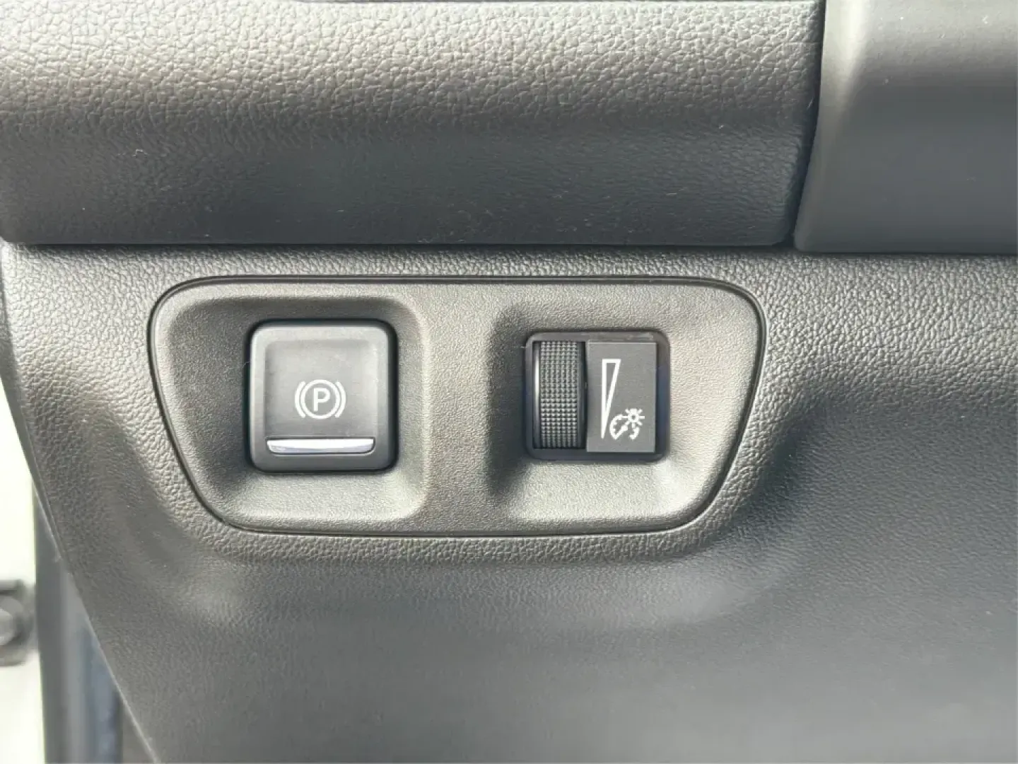 2017 GMC Acadia SLE-2 (1GKKNSLS1HZ) with an 2.5L L4 DOHC 16V engine, 6A transmission, located at 4508 South Dixie Dr, Moraine, OH, 45439, (937) 908-9800, 39.689976, -84.218452 - Ready for a busy family week in Troy and a weekend escape to Hocking Hills? This 2017 GMC Acadia SLE-2 is the kind of midsize SUV that fits real life-school drop-offs, grocery runs, long commutes down I-75, and road trips with friends-while giving you the confidence of available traction and the pra - Photo#17