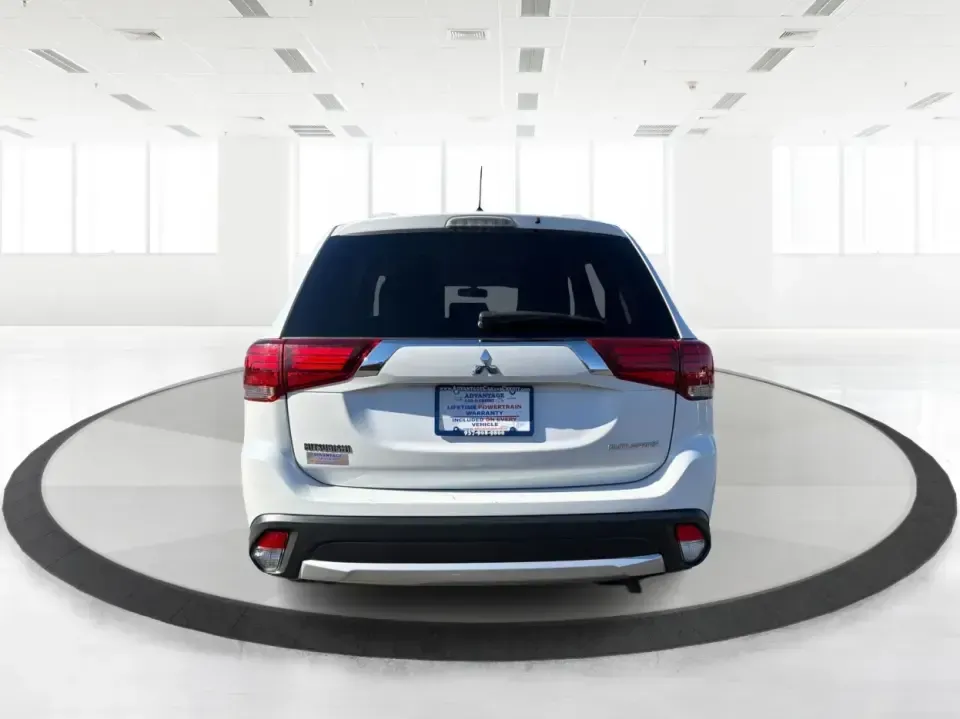 2016 Mitsubishi Outlander ES (JA4AD2A30GZ) with an 2.4L I-4 variable valve control engine, CVT transmission, located at 8750 N County Rd 25A, Piqua, OH, 45356, (937) 908-9800, 40.164391, -84.232513 - Weekend road trips to Indian Lake, daily commutes down I75, or shuttling kids between practice and school-this 2016 Mitsubishi Outlander ES is built for real-life schedules in and around Piqua, Ohio. Finished in Diamond White Pearl, this versatile SUV blends family-friendly space with easy-to-live-w - Photo#3