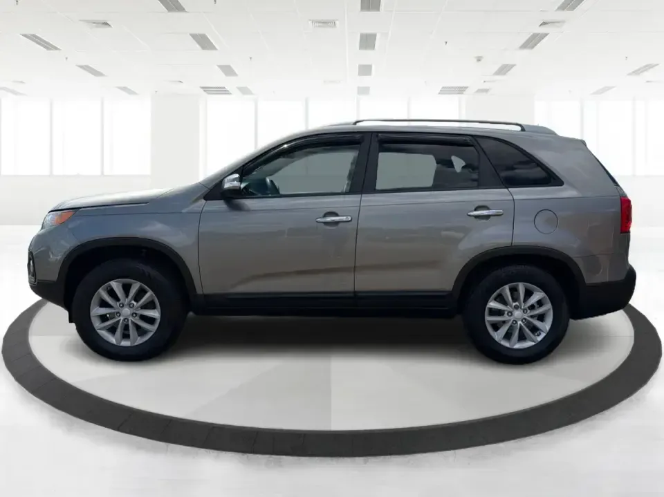 2013 Kia Sorento LX 2WD (5XYKT3A69DG) with an 2.4L L4 DOHC 16V engine, 6-Speed Automatic transmission, located at 8750 N County Rd 25A, Piqua, OH, 45356, (937) 908-9800, 40.164391, -84.232513 - Pack up the kids, load the cooler, and point your weekend plans toward Indian Lake or a quick getaway down I-75-this 2013 Kia Sorento LX 2WD is the kind of practical SUV that fits real life in Piqua. With roomy seating, flexible cargo space, and everyday comfort, it's a smart pick for growing famili - Photo#5